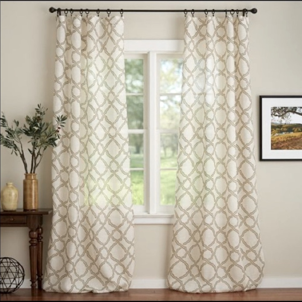 Pottery barn 100% linen Kendra drape 
50”W x 84”L